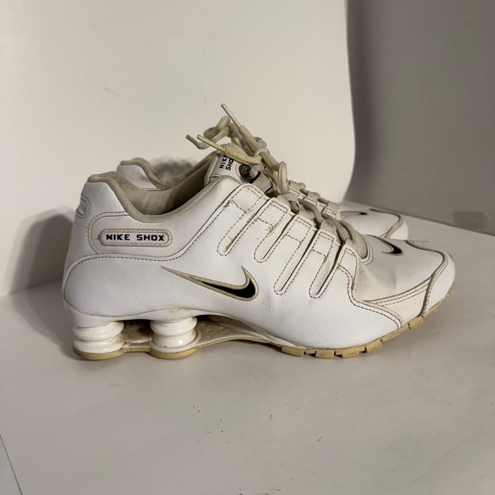 Nike Shox NZ Mens Athletic Sneakers Size 8 White Leather Black 501524-106